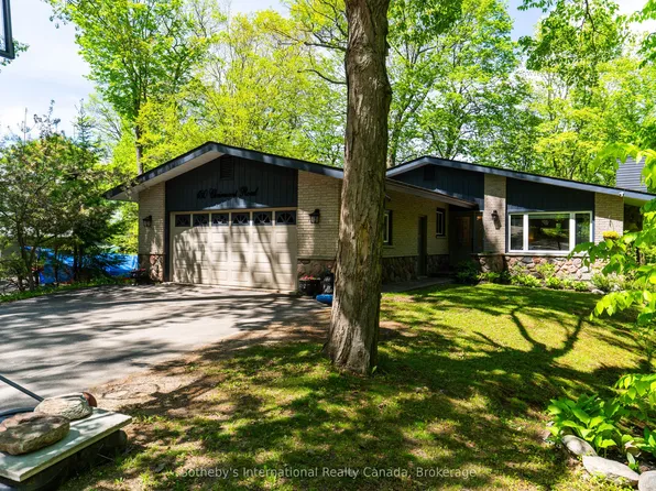 180 Clairmont Rd, Gravenhurst, ON P1P 1H9