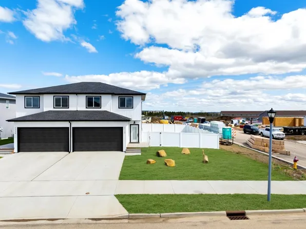 2320 Landmark Dr, Minot, ND 58703
