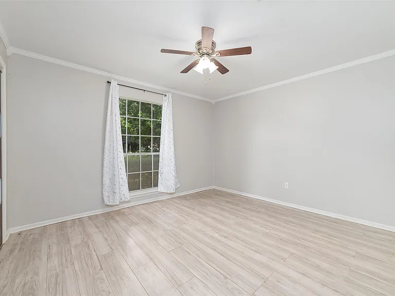 25602 Oakhurst Dr — Photo 17
