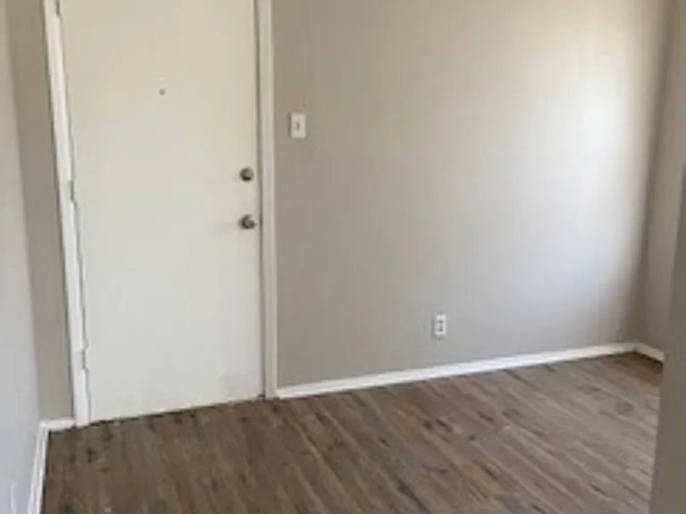 5433 Encino Rd — Photo 12
