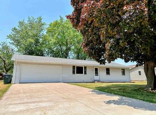 1007 S 15th St, Prairie Du Chien, WI 53821