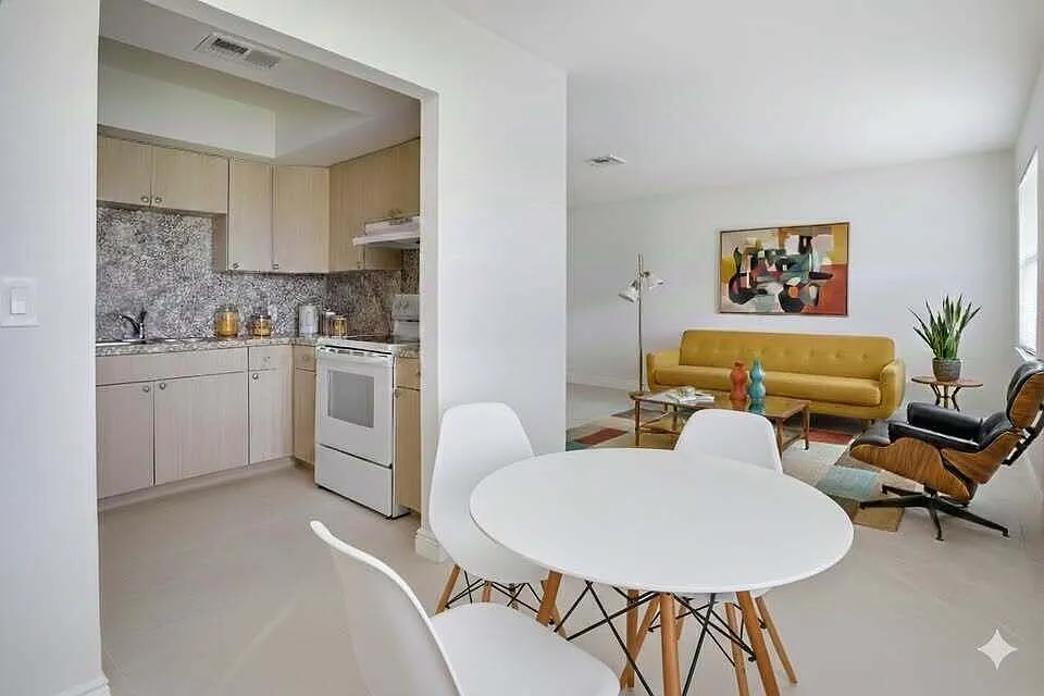 2 bed, 1.0 bath, 900 sqft, $1,900 — Photo 3