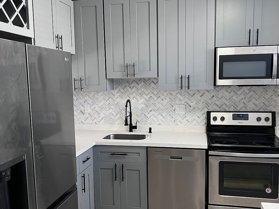 1st image of 1701 NE 115th St APT 23A