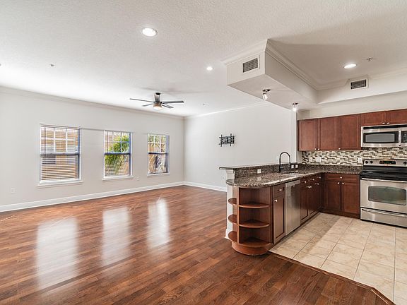 4th image of 634 Blue Taverna Ln