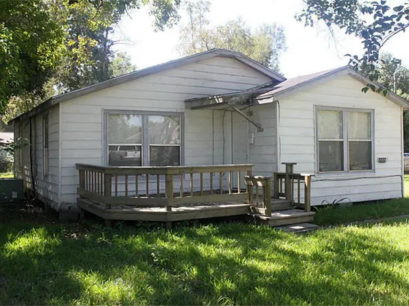 1305 Fairview Dr, Alvin, TX 77511