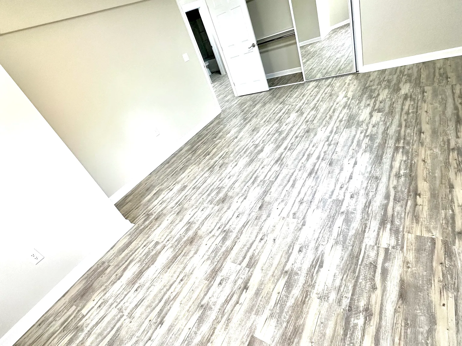 21700 Slidell Rd — Photo 4