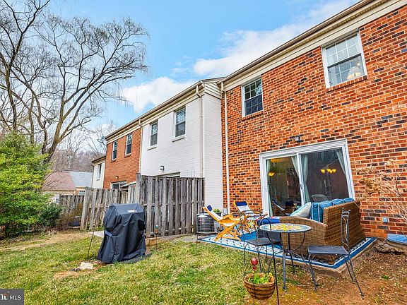 3rd image of 826 College Pkwy Unit 9