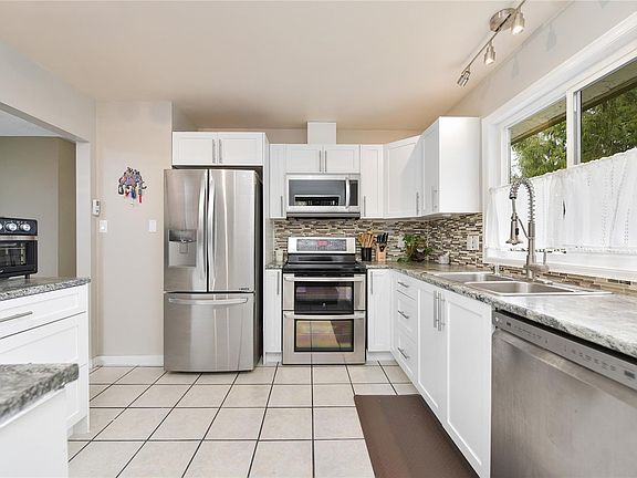 3rd image of 2367 Otter Point Rd