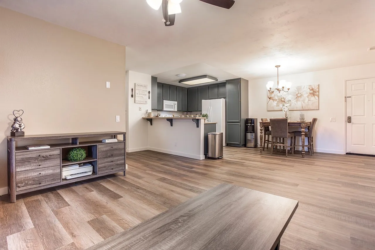 2 bed, 1096 sqft, $2,800 — Photo 3