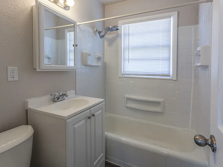 2327 W 6th St — Photo 12