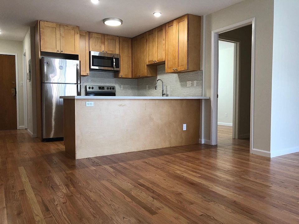 1st image of 2225 Vicente St