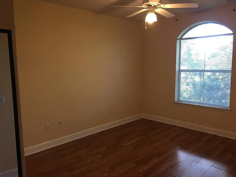 304 E South St #6025 — Photo 9
