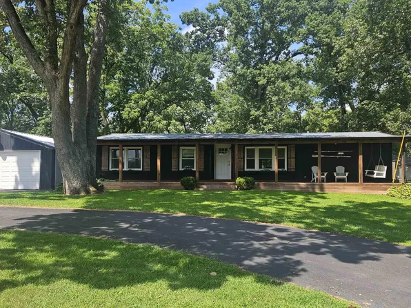 24700 E Lakeview Dr, Canton, IL 61520