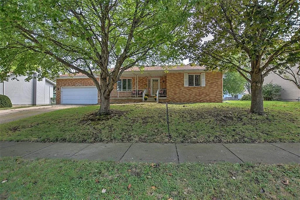 2318 N Longwood Dr photo 1