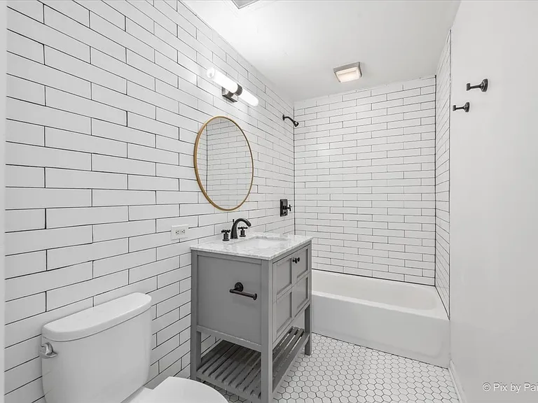 832 W Barry Ave #2 — Photo 9