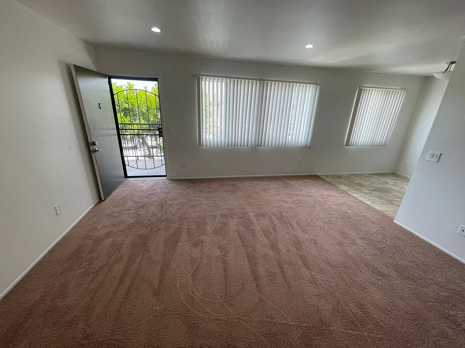 2 bed, 750 sqft, $2,124 — Photo 4