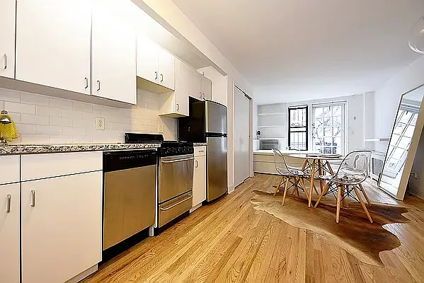 226 West 15th Street — Photo 2