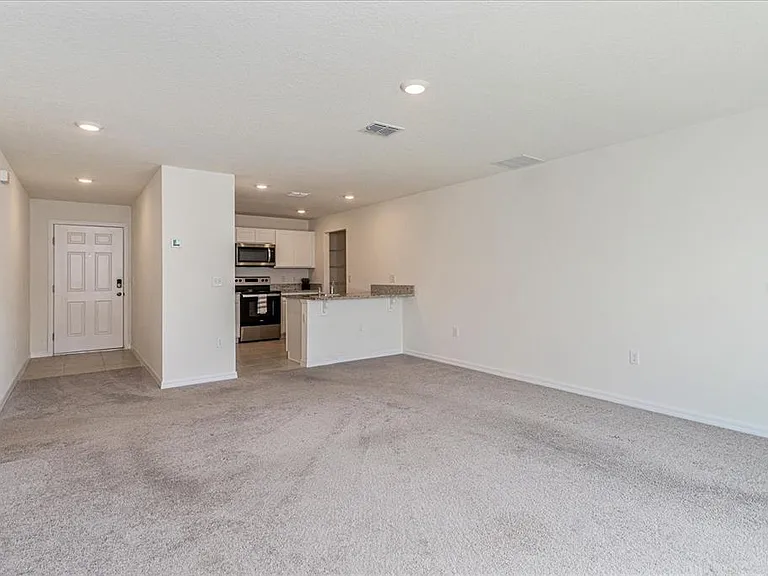352 Towns Cir — Photo 6