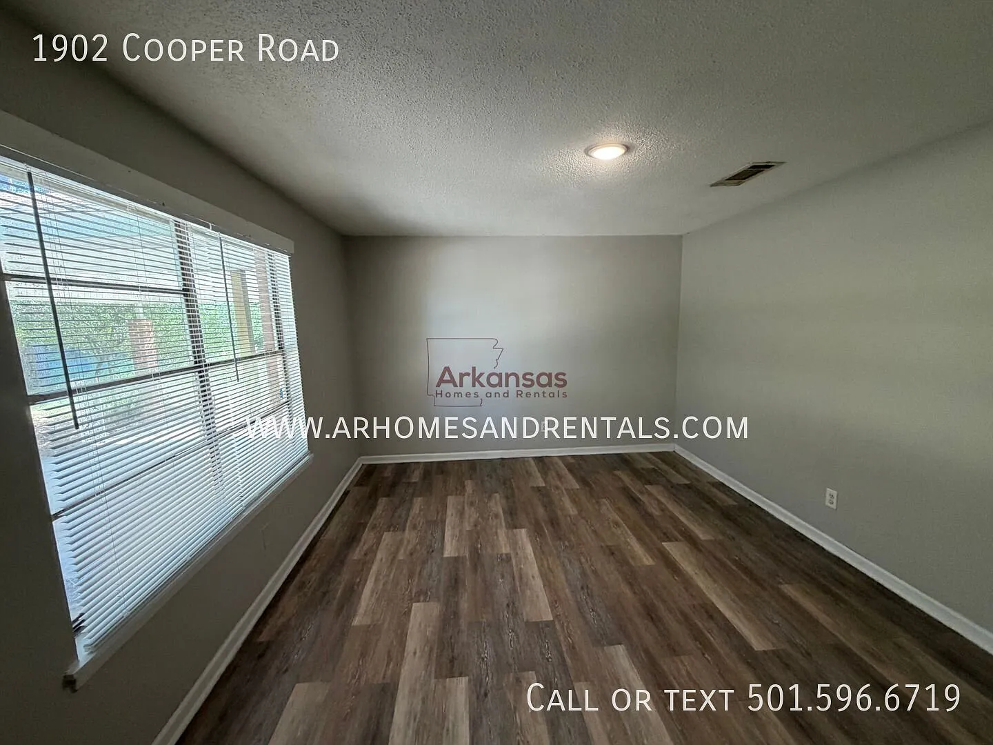 1/2 Off First Month's Rent ~ 1902 Cooper Road - 4 Bedrooms | 2 Bathrooms — Photo 2