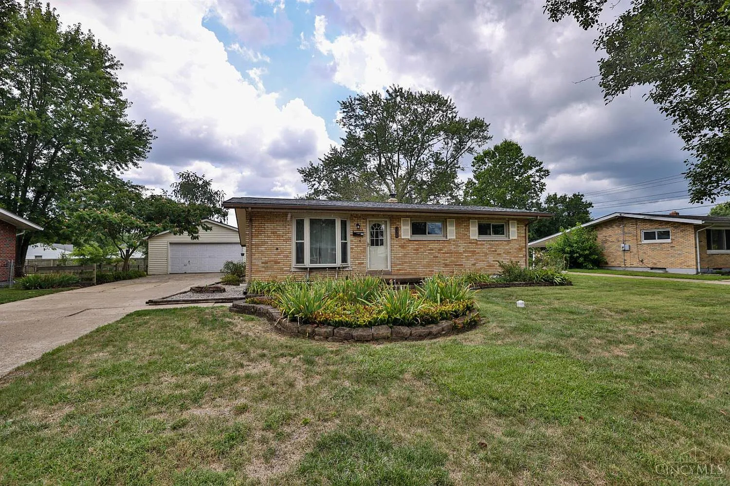 851 Southwind Dr photo 1