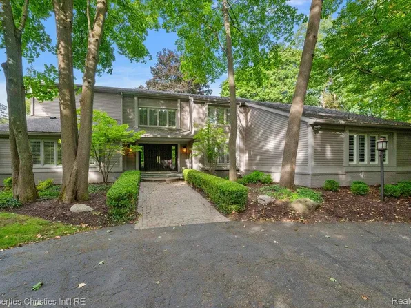 5640 Kolly Rd, Bloomfield Hills, MI 48301