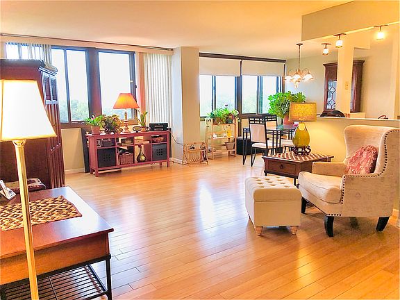 2nd image of 4850 S Lake Park Ave APT 808