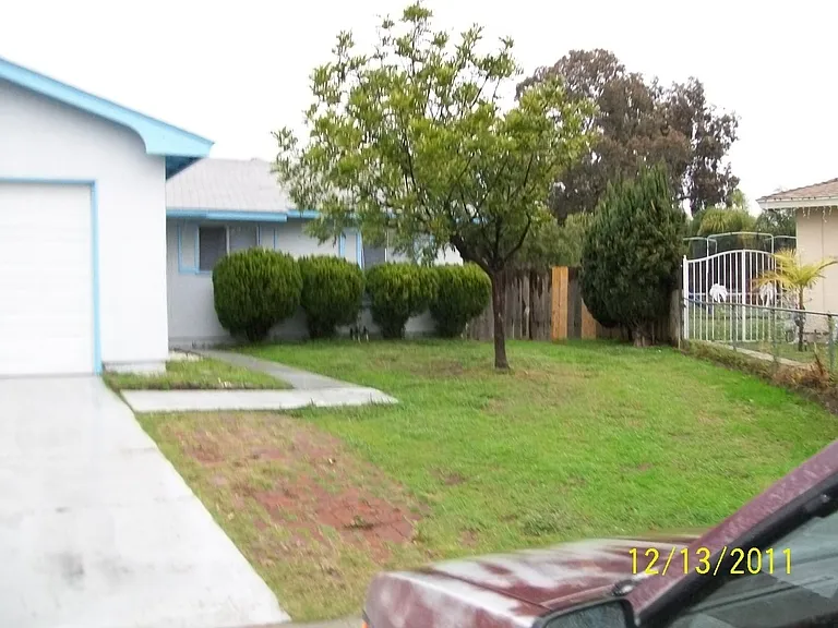 745 Rene Ct — Photo 2