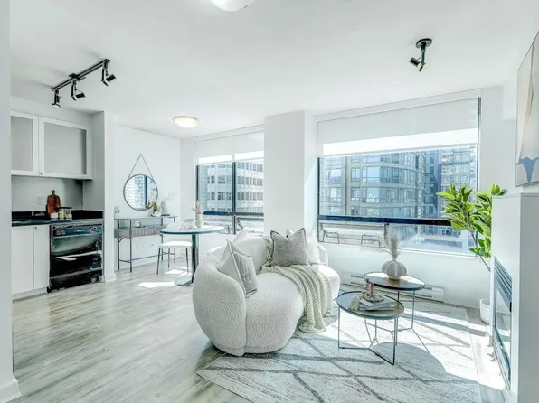 1003 Burnaby St #903, Vancouver, BC V6E 4R7