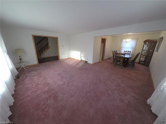 5th image of 616 Weeburn Way