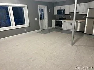 2 bed, 1.0 bath, 800 sqft, $2,000 — Photo 2