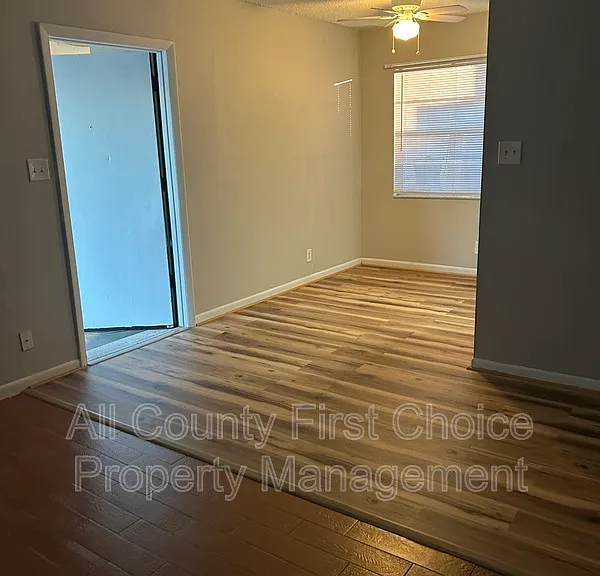 460 93rd Ave N #8 — Photo 11