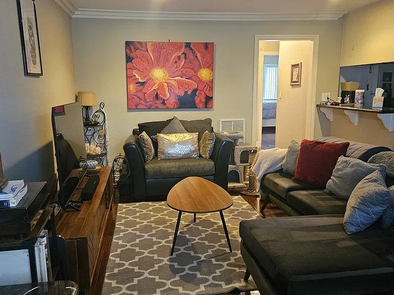 1725 Loma Ave #3 — Photo 5