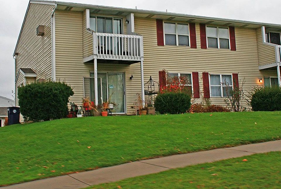 1st image of 380 Oxford Ct