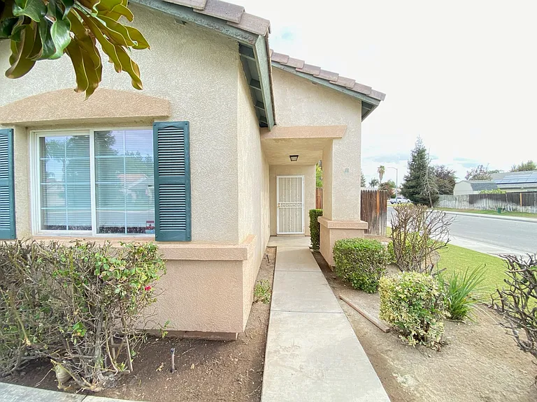 10200 Pyramid Peak Dr — Photo 2