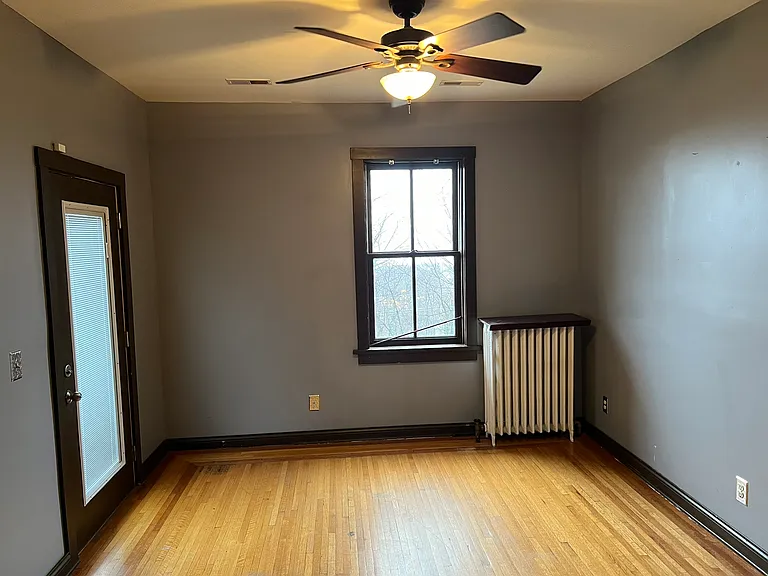 721 W 7th St — Photo 34