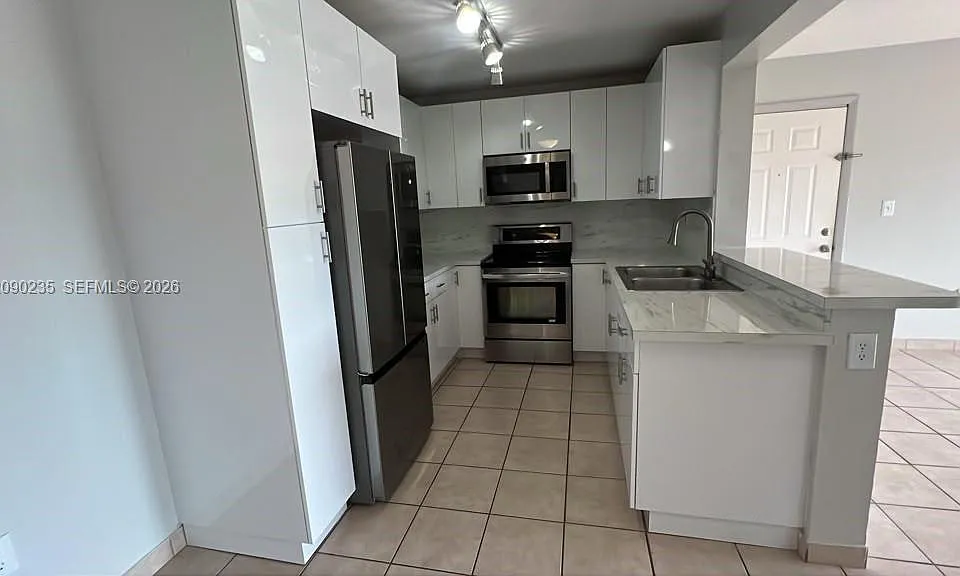 200 Palm Cir W #104