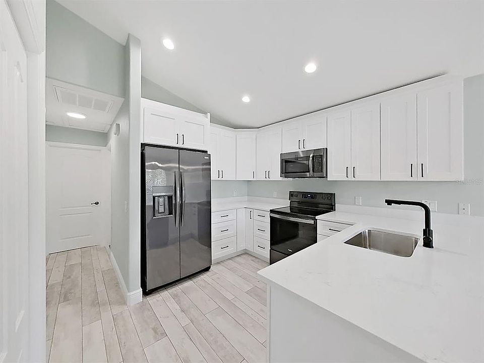 2nd image of 1025 LAKE AVOCA PLACE