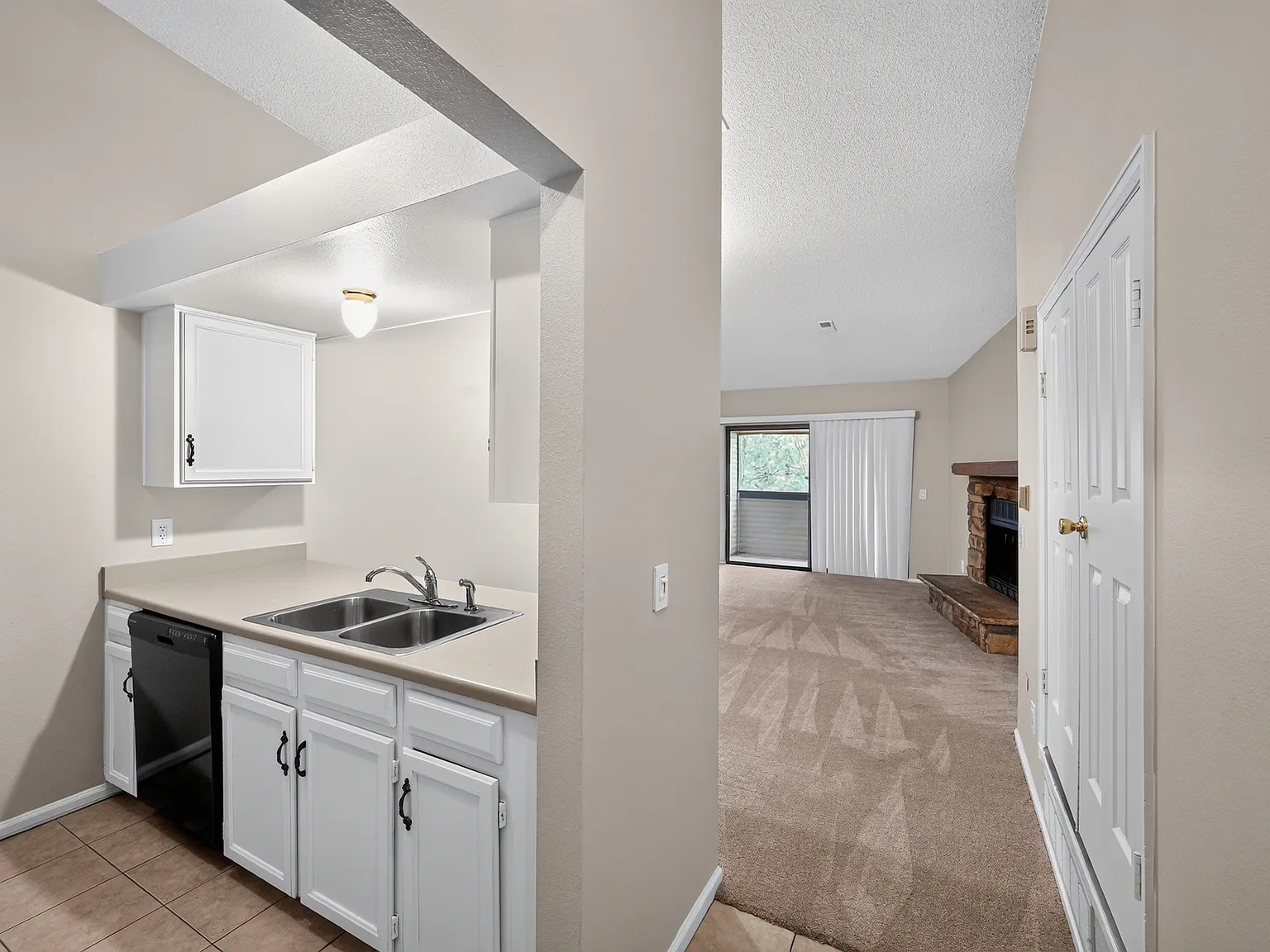 16153 E Alaska Pl — Photo 1