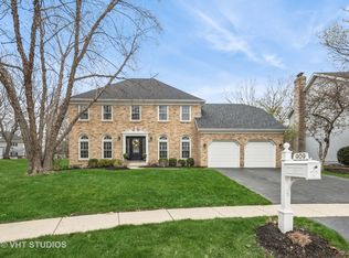 909 Lehigh Cir, Naperville, IL 60565