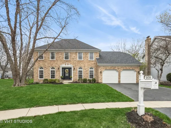 909 Lehigh Cir, Naperville, IL 60565