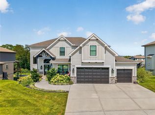 14670 Thousand Oaks Pl, Parkville, MO 64152
