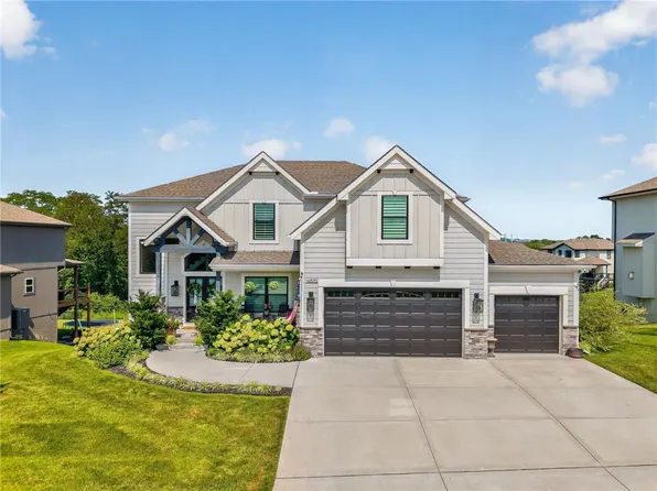14670 Thousand Oaks Pl, Parkville, MO 64152