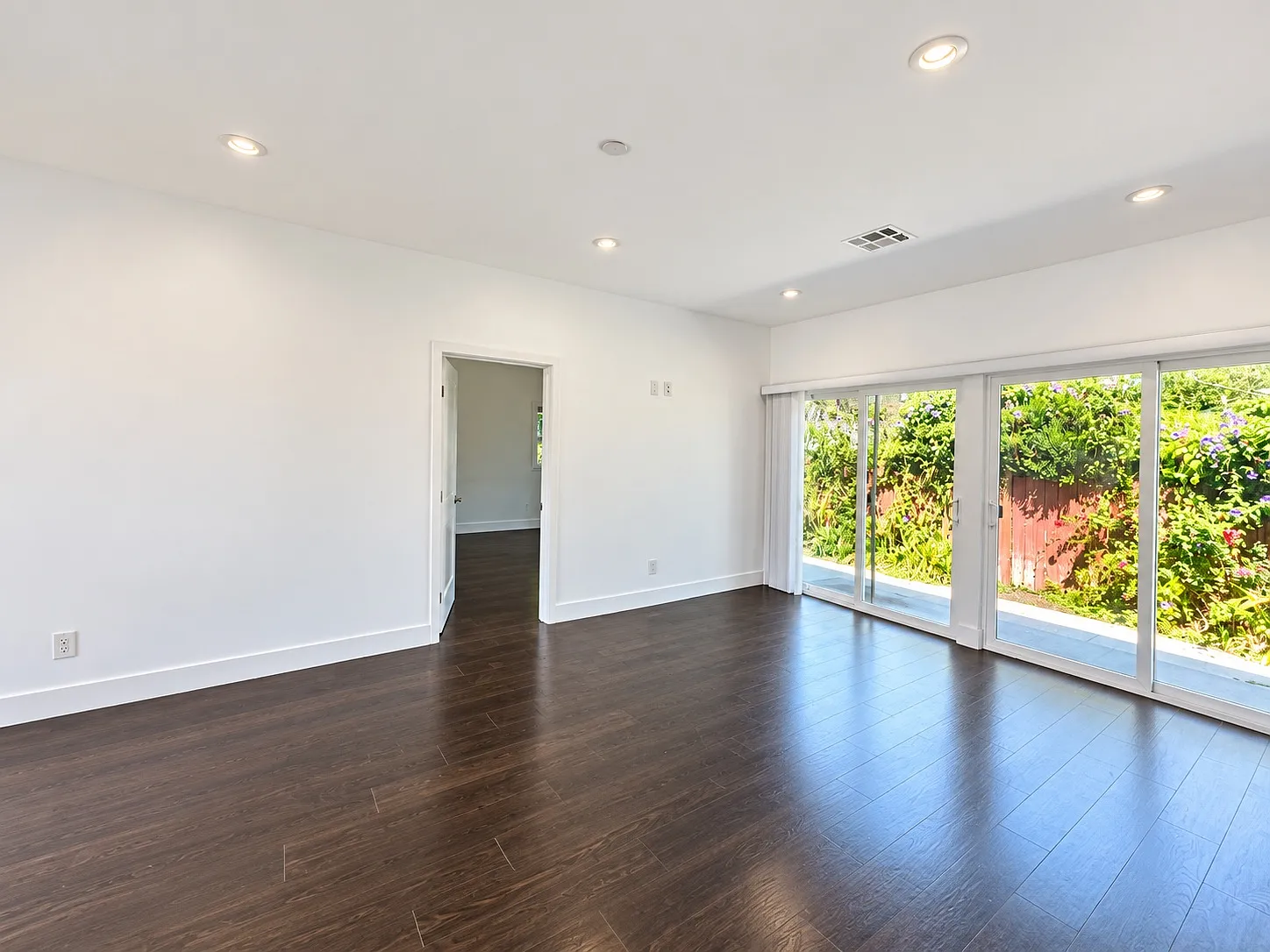 3 bed, 1250 sqft, $3,995 — Photo 4