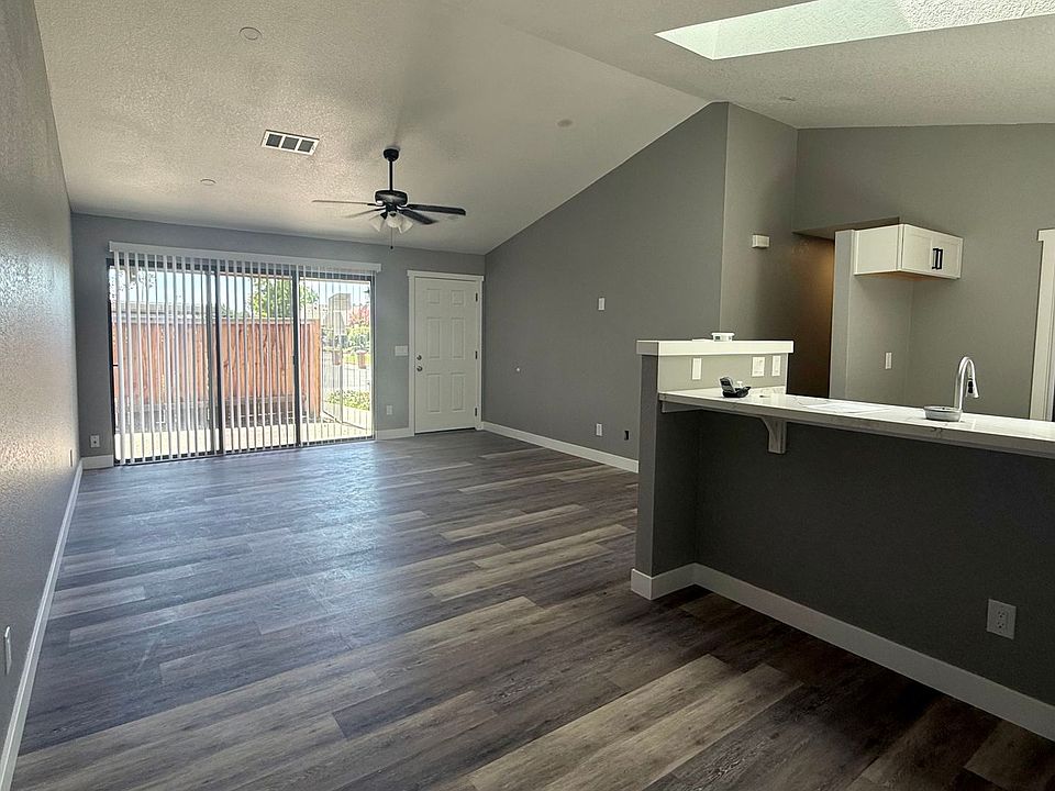 1st image of 903 Villa Ter