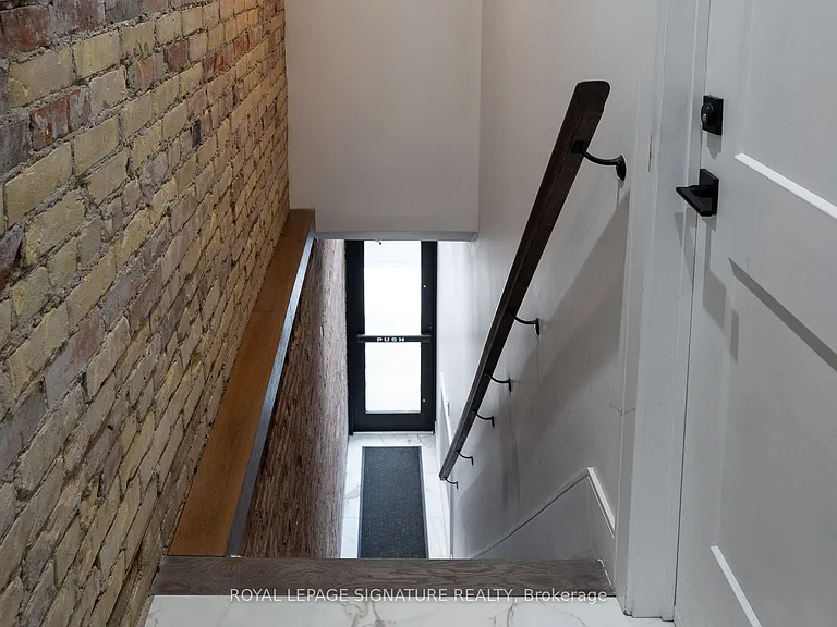 2090 Dundas St W #1A — Photo 19