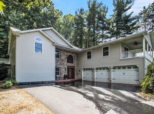 10466 N Riverview Dr, Plainwell, MI 49080