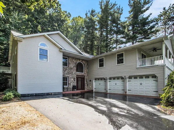 10466 N Riverview Dr, Plainwell, MI 49080