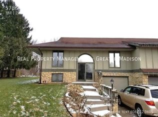 5786 Parkview Rd, Sun Prairie, WI 53590