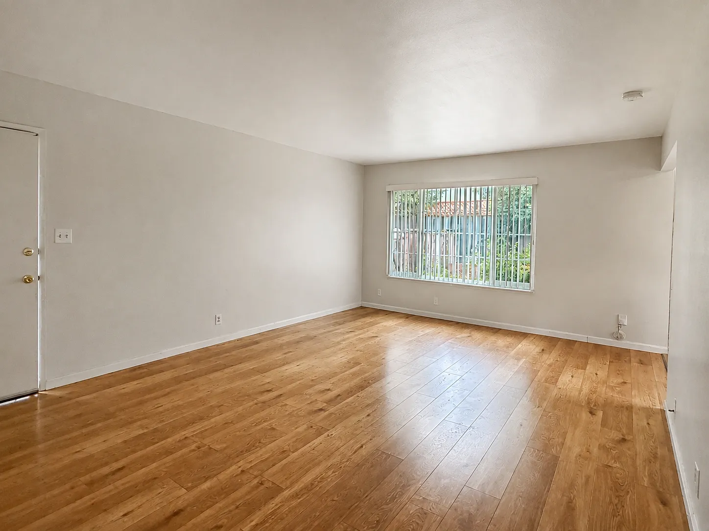 2 bed, 900 sqft, $2,850 — Photo 2