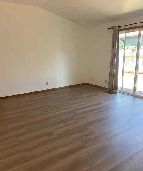 1135 NE Conser Pl — Photo 6